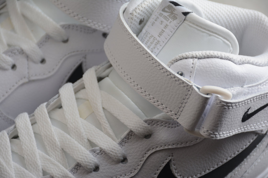 Air Force 1 High – Blanco / Negro