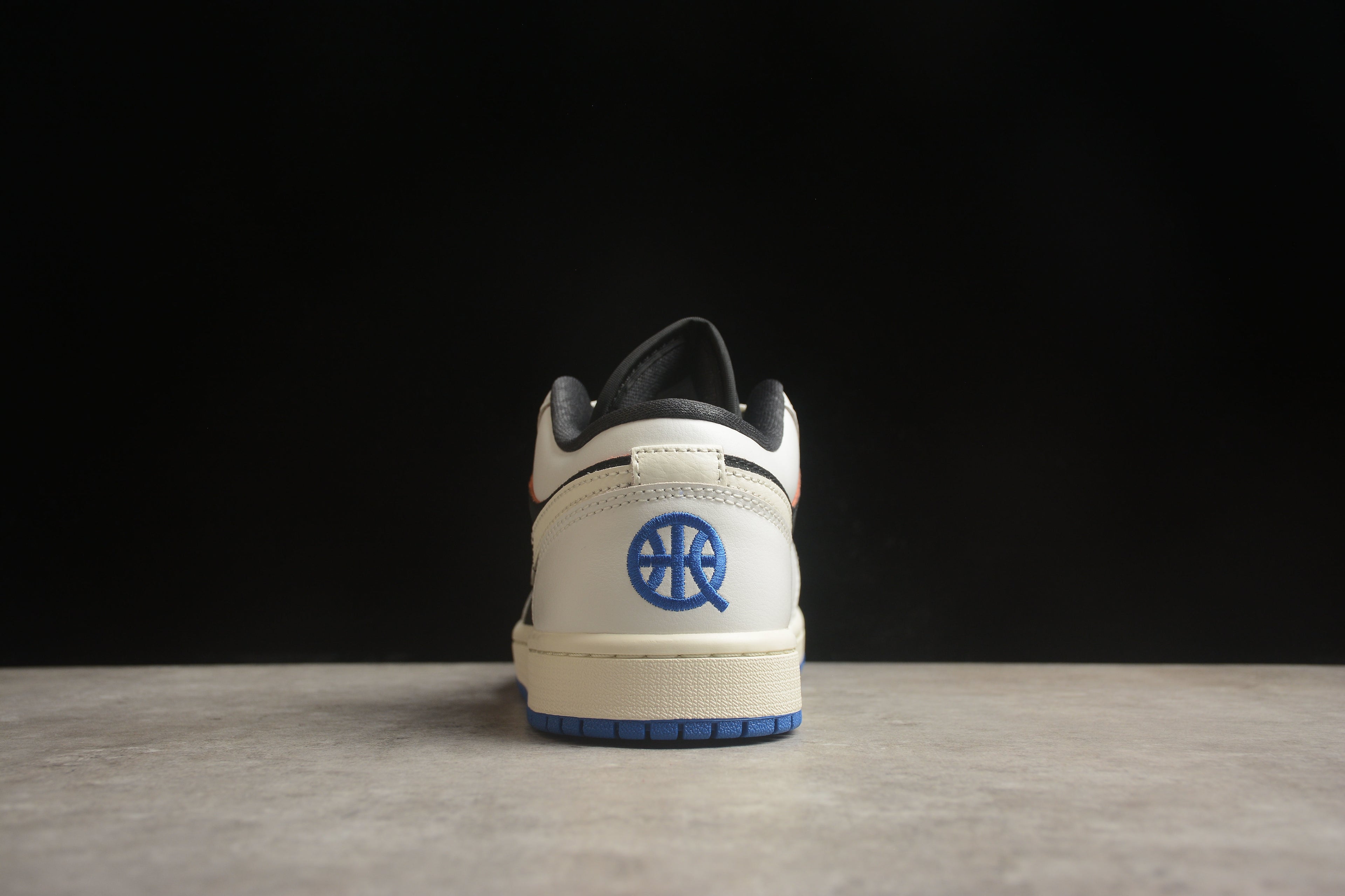 Jordan 1 Low – Blanco / Negro