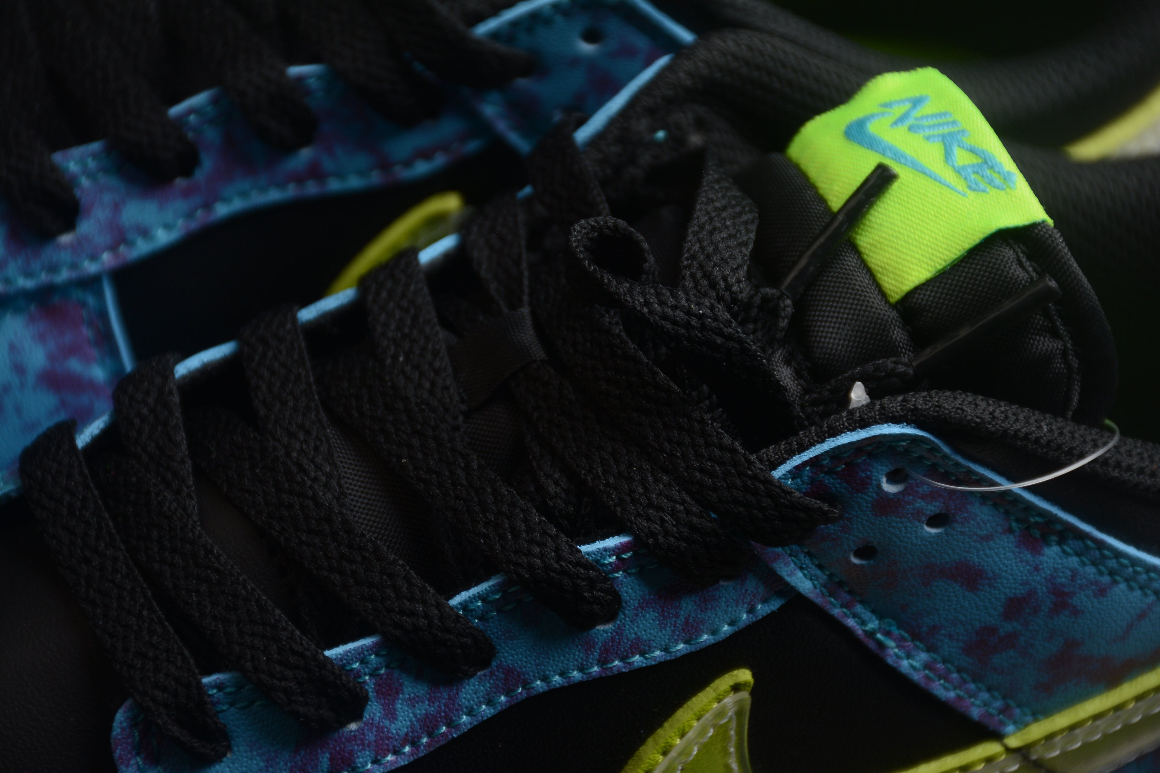 Dunk SB – Negro / Azul / Amarillo