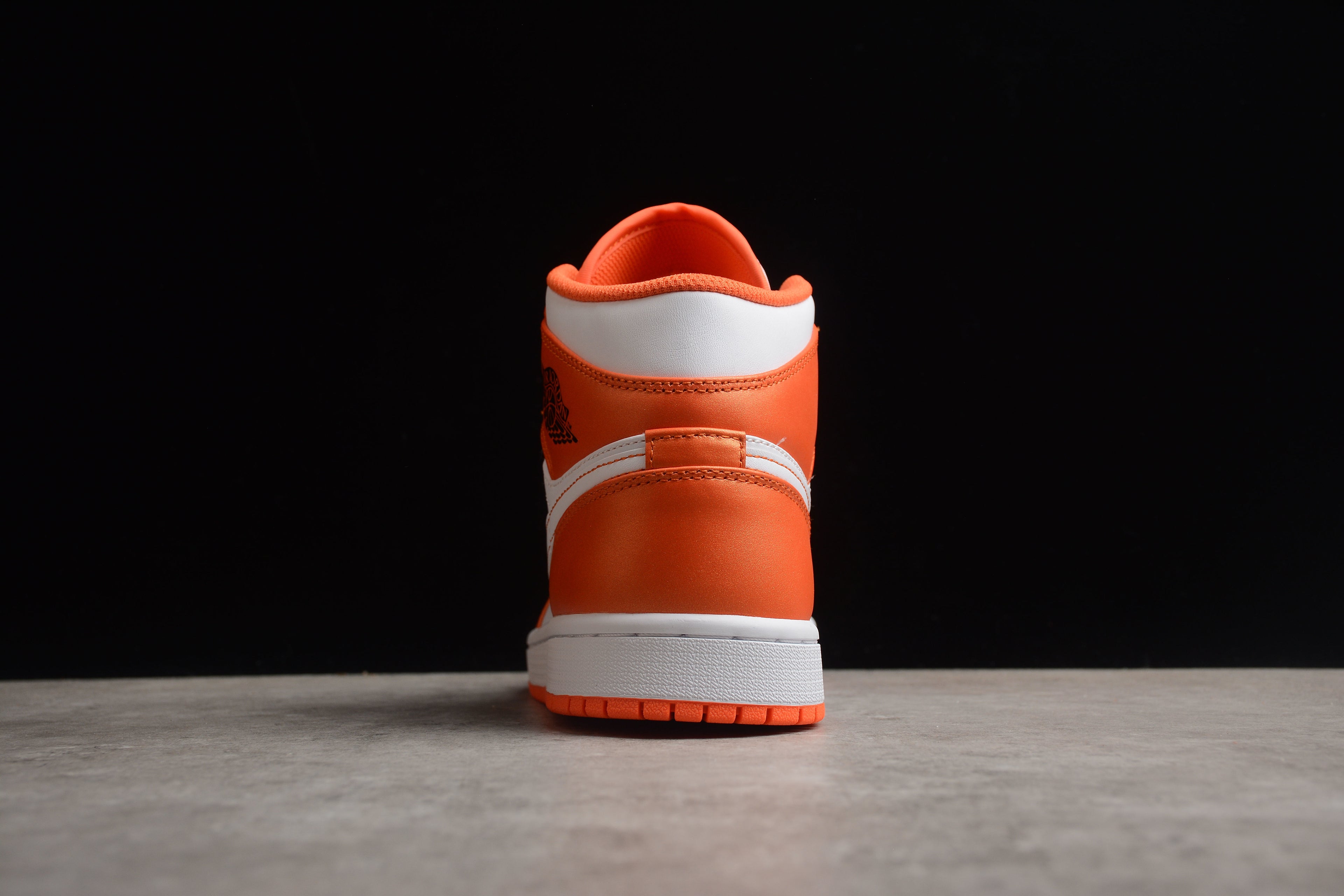 Air Jordan 1 Mid – Naranja / Blanco