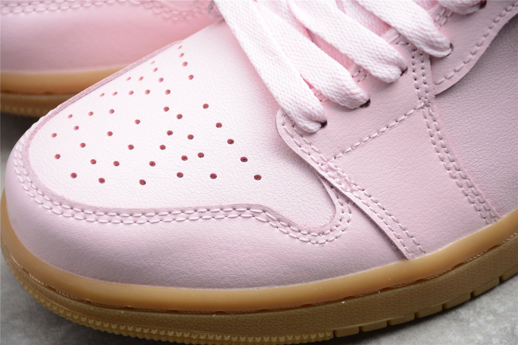 Jordan 1 Low – Rosa / Marrón