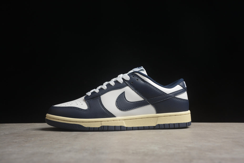 Dunk SB – Azul Oscuro / Blanco