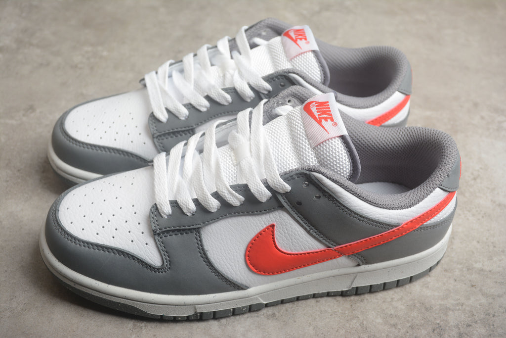 Dunk SB – Gris / Blanco / Rojo