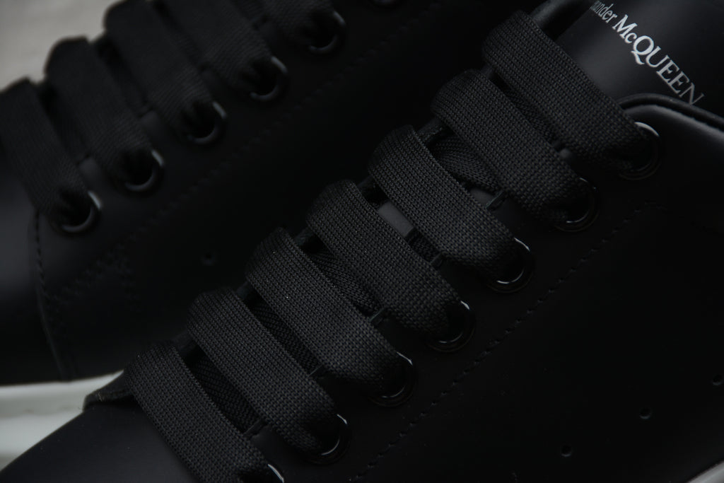 Alexander McQueen – Negro