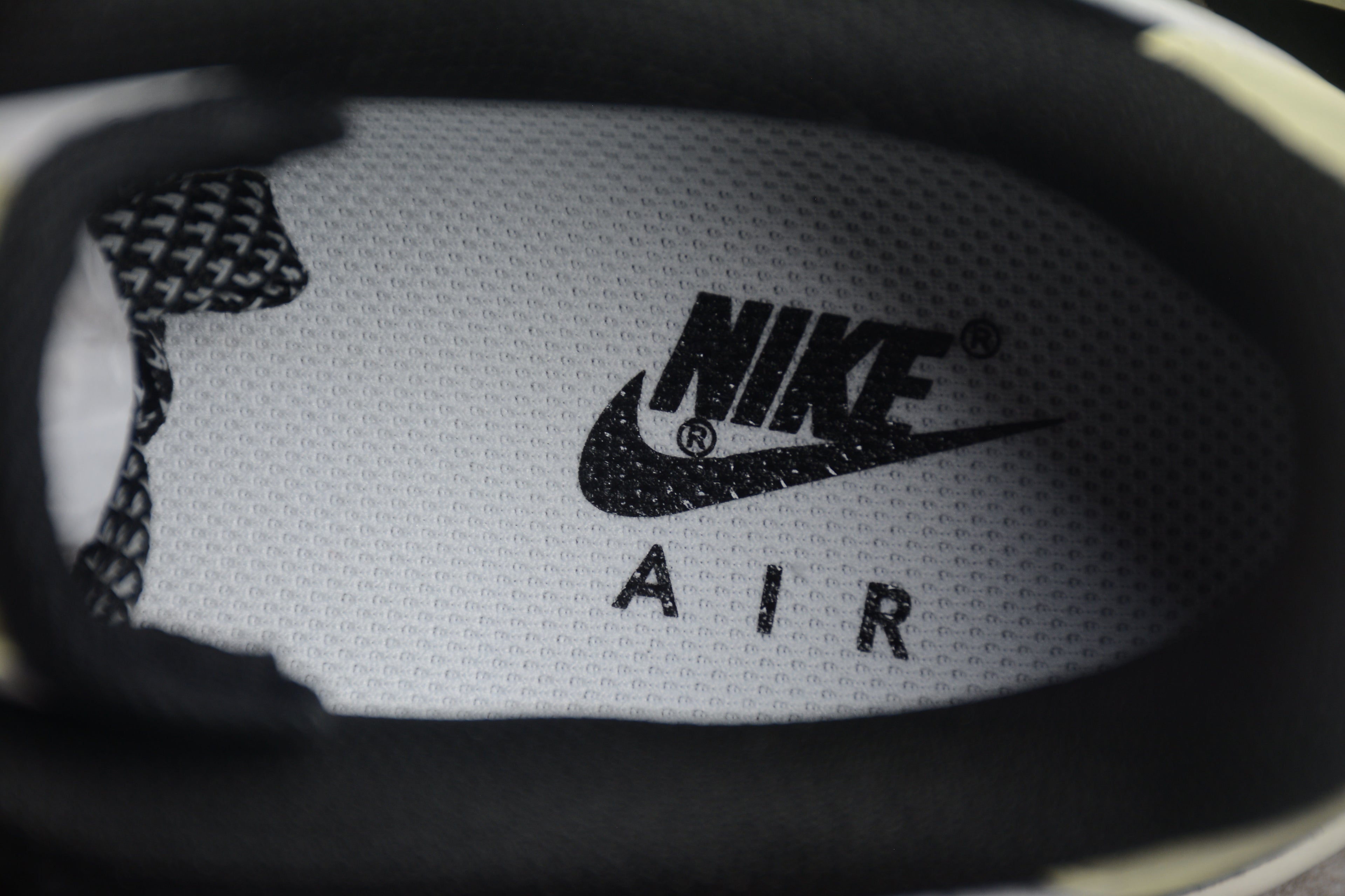Air Force 1 Low – Negro / Gris / Amarillo