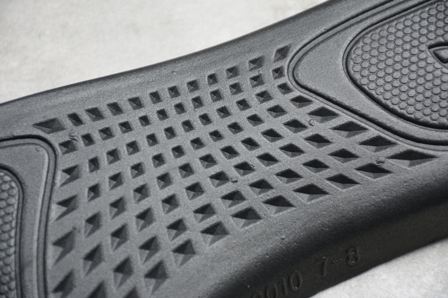Adidas Yeezy 350 – Gris Oscuro