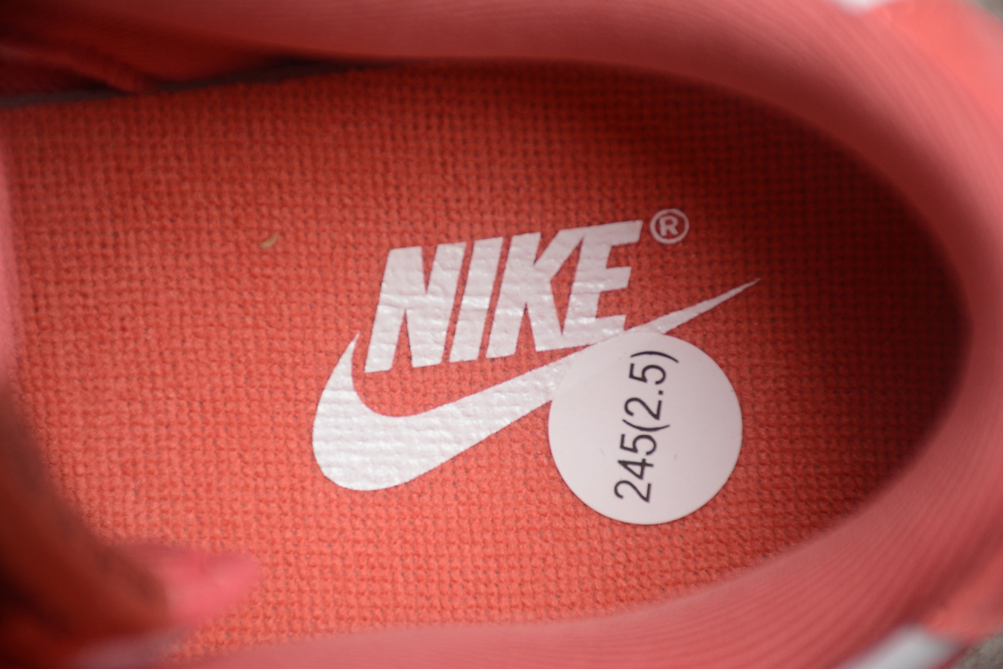 Dunk SB – Rojo / Rosa / Blanco