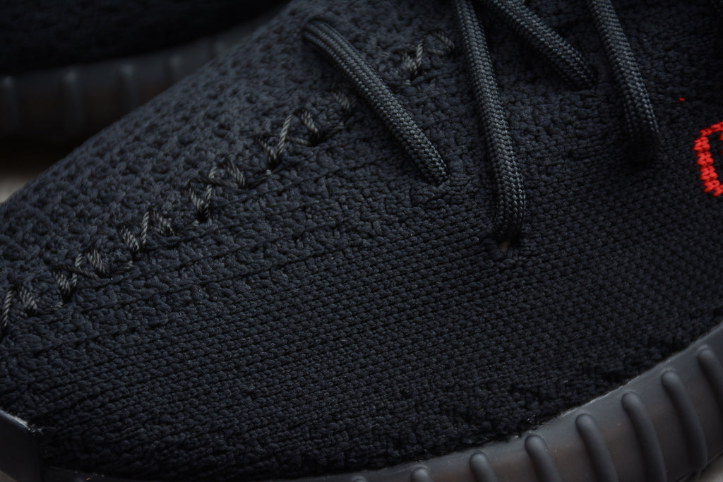 Adidas Yeezy 350 – Negro / Rojo