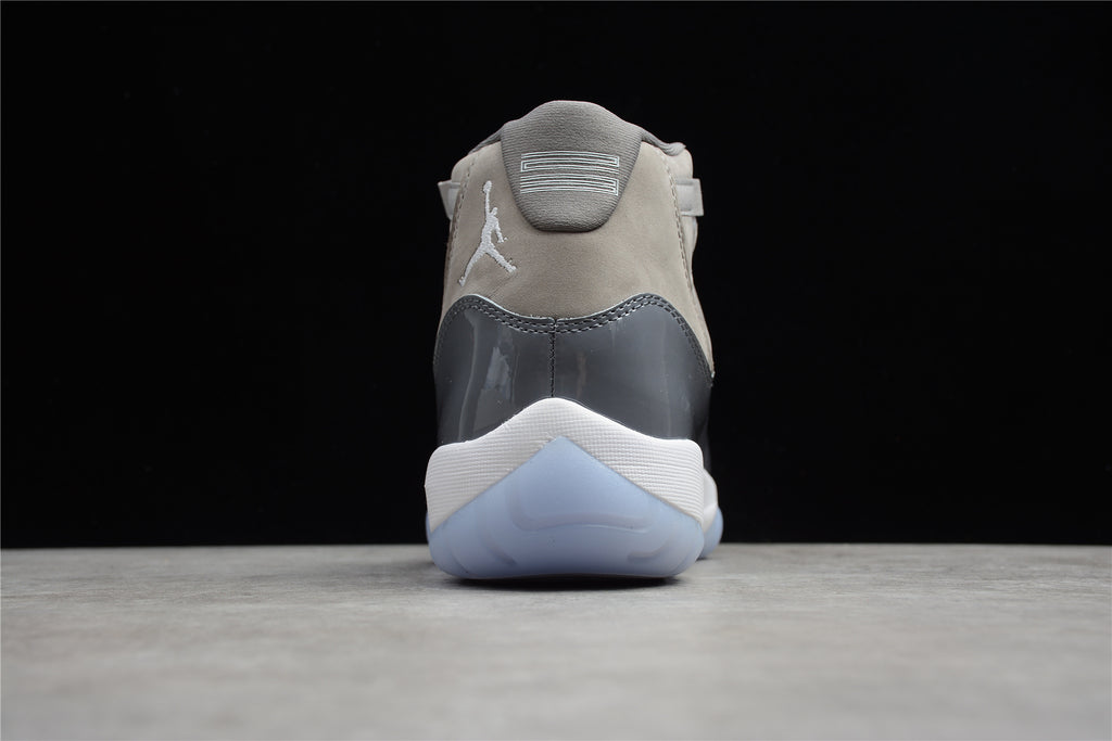 Air Jordan 11 – Gris