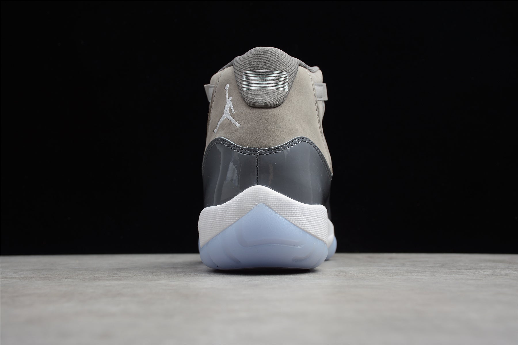 Air Jordan 11 – Gris