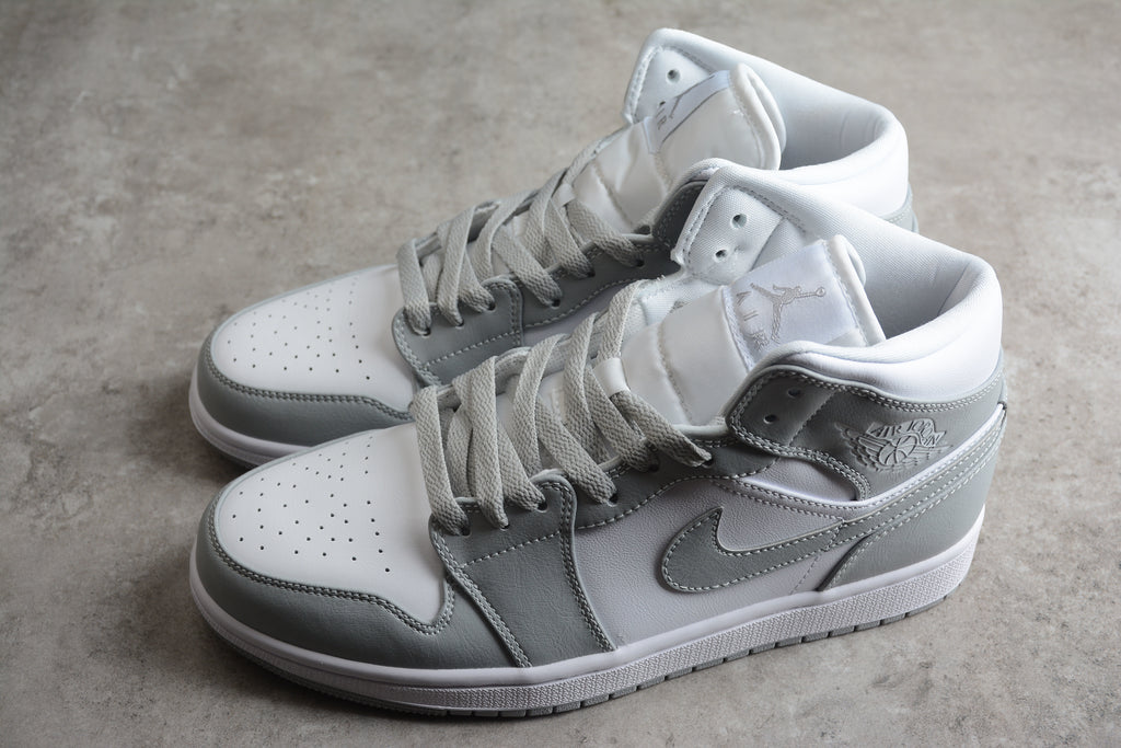 Air Jordan 1 Mid – Gris / Blanco