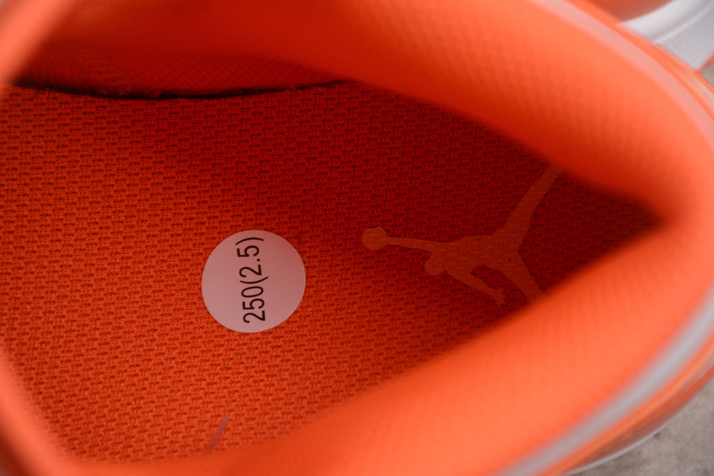 Air Jordan 1 Mid – Naranja / Blanco