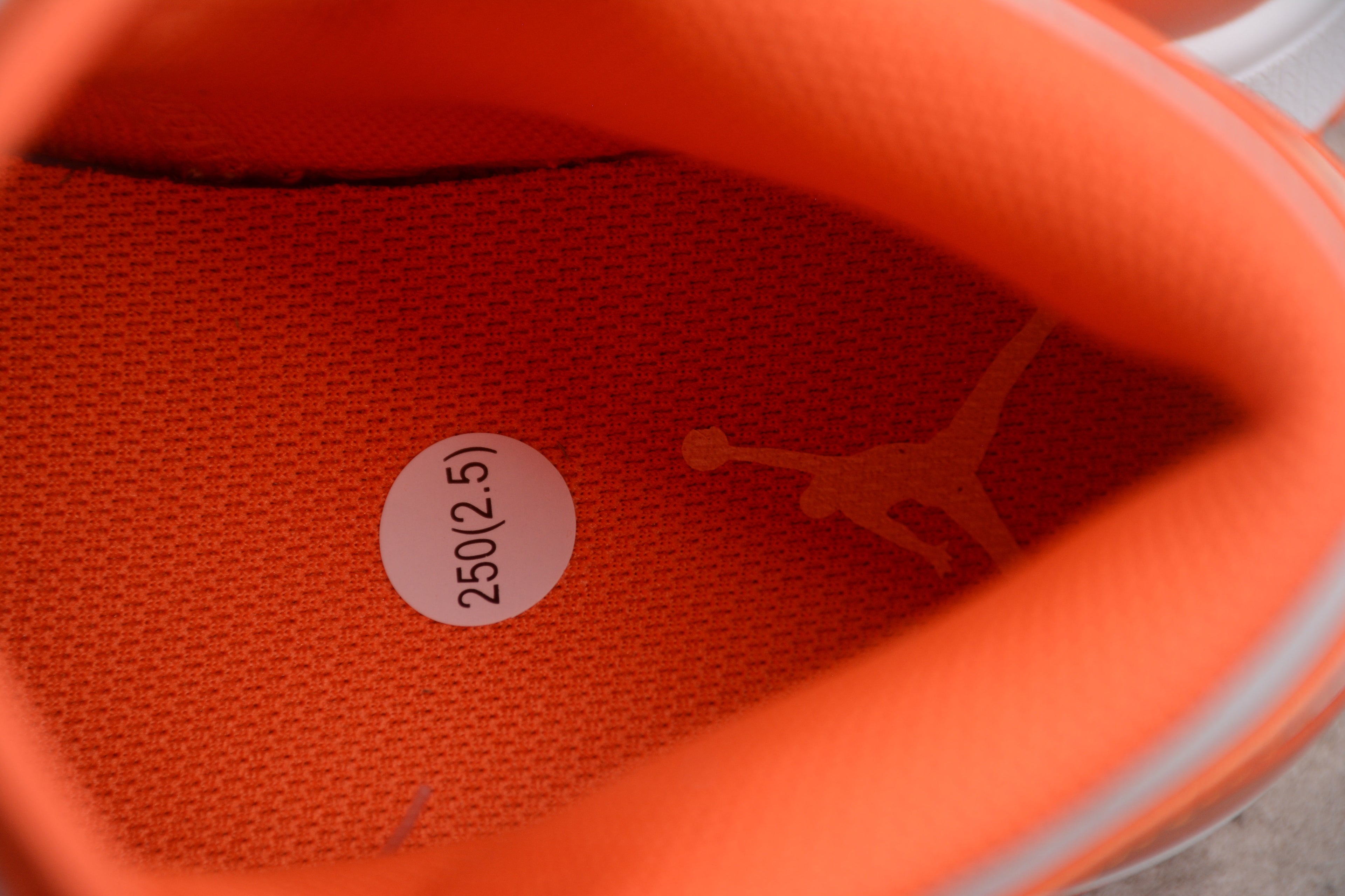 Air Jordan 1 Mid – Naranja / Blanco