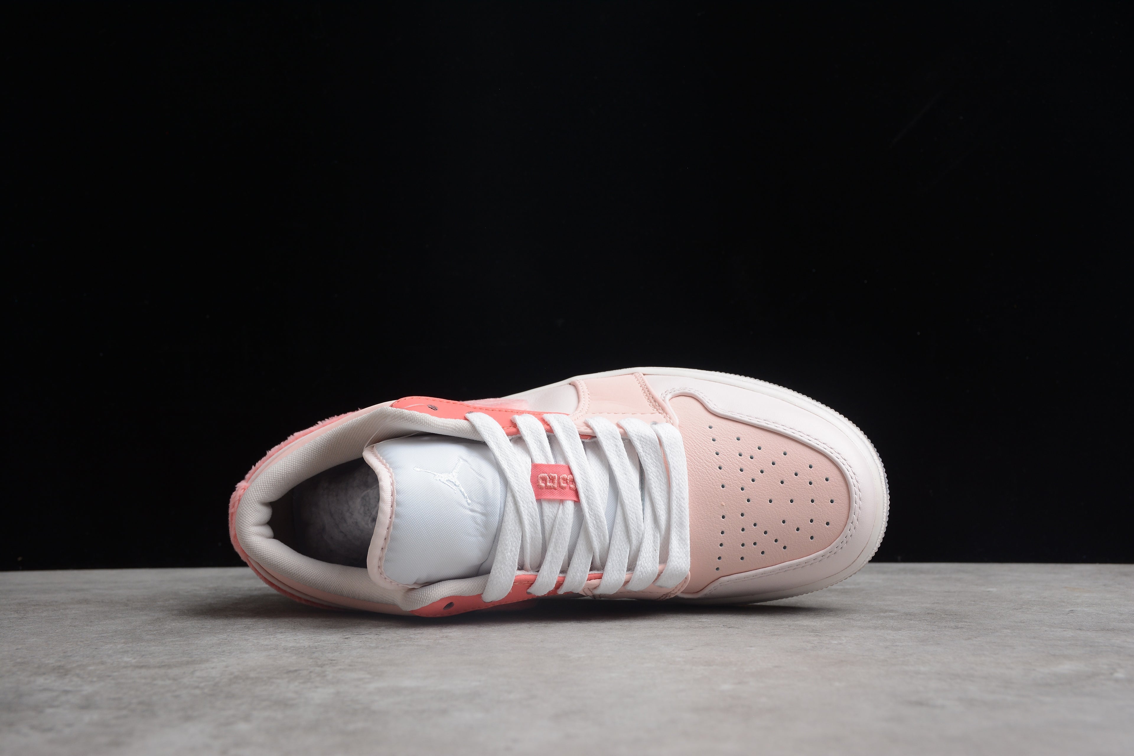 Jordan 1 Low – Rosa Piel