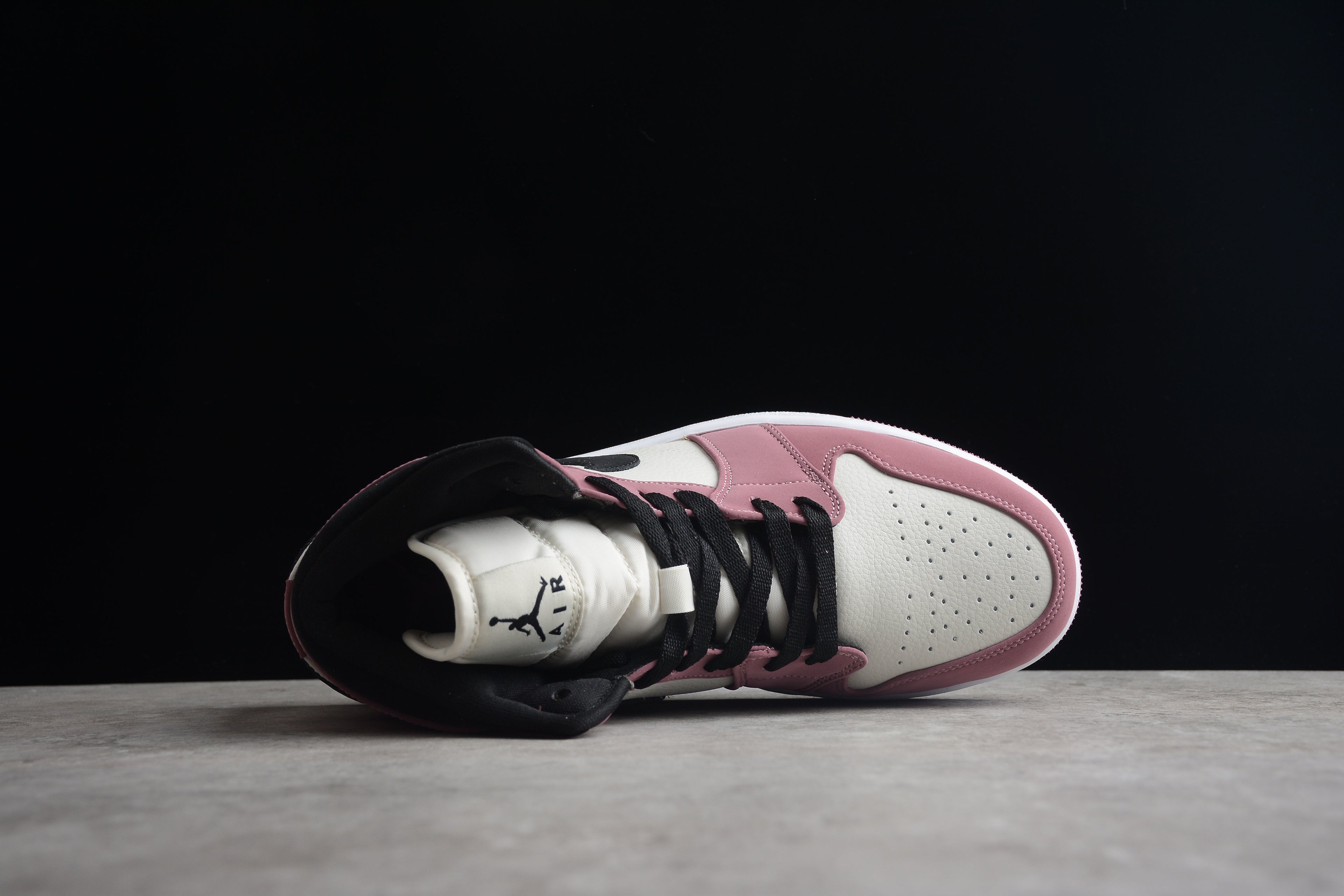 Air Jordan 1 Mid – Lila / Beige
