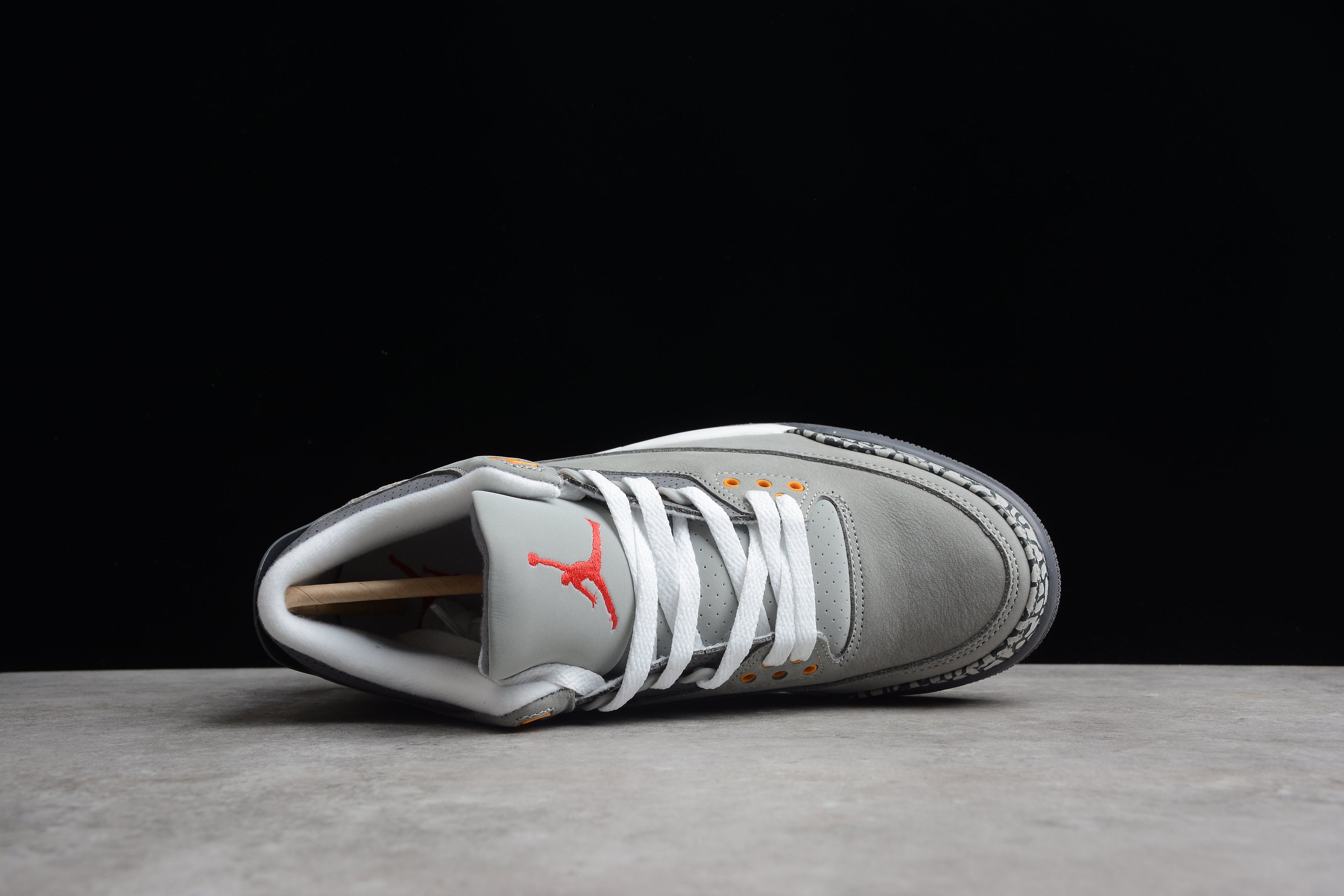 Air Jordan 3 – Gris