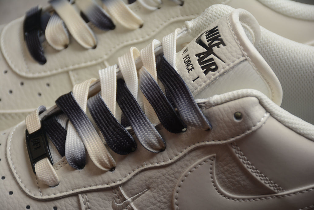 Nike Air Force 1 Low – Blanco / Negro