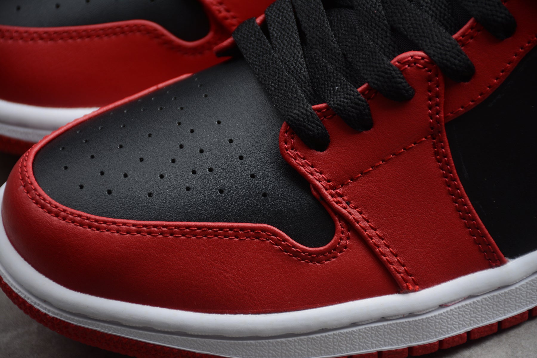 Jordan 1 Low – Rojo / Negro
