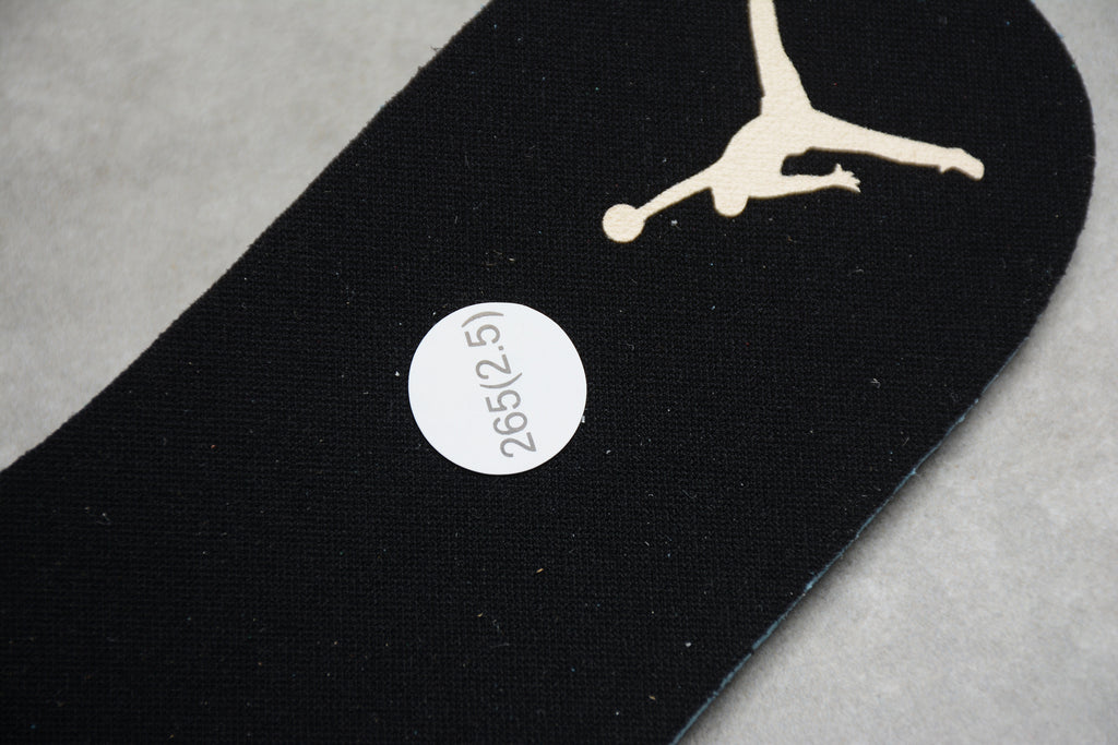 Air Jordan 1 Mid – Beige / Negro