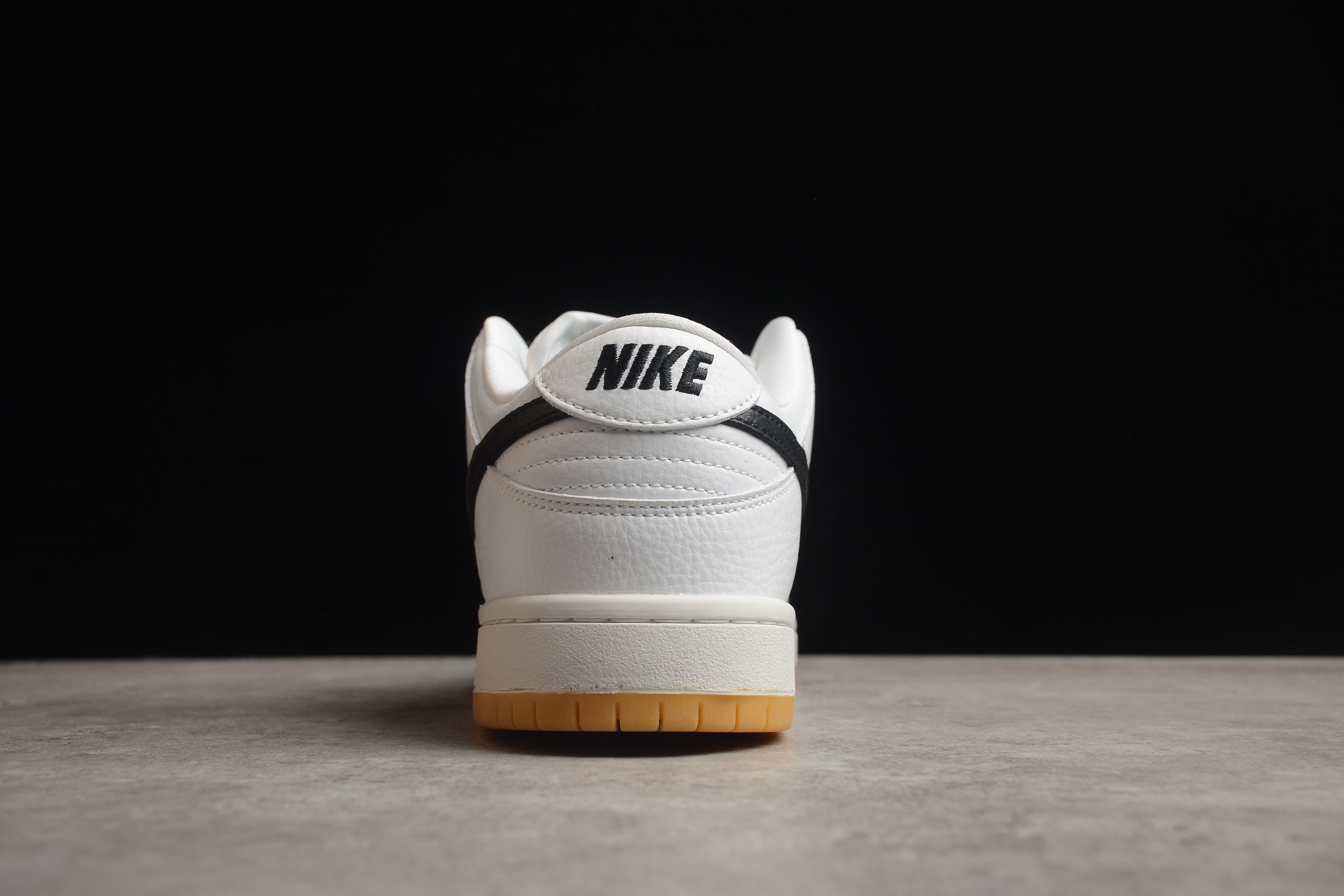 Dunk SB – Blanco / Negro