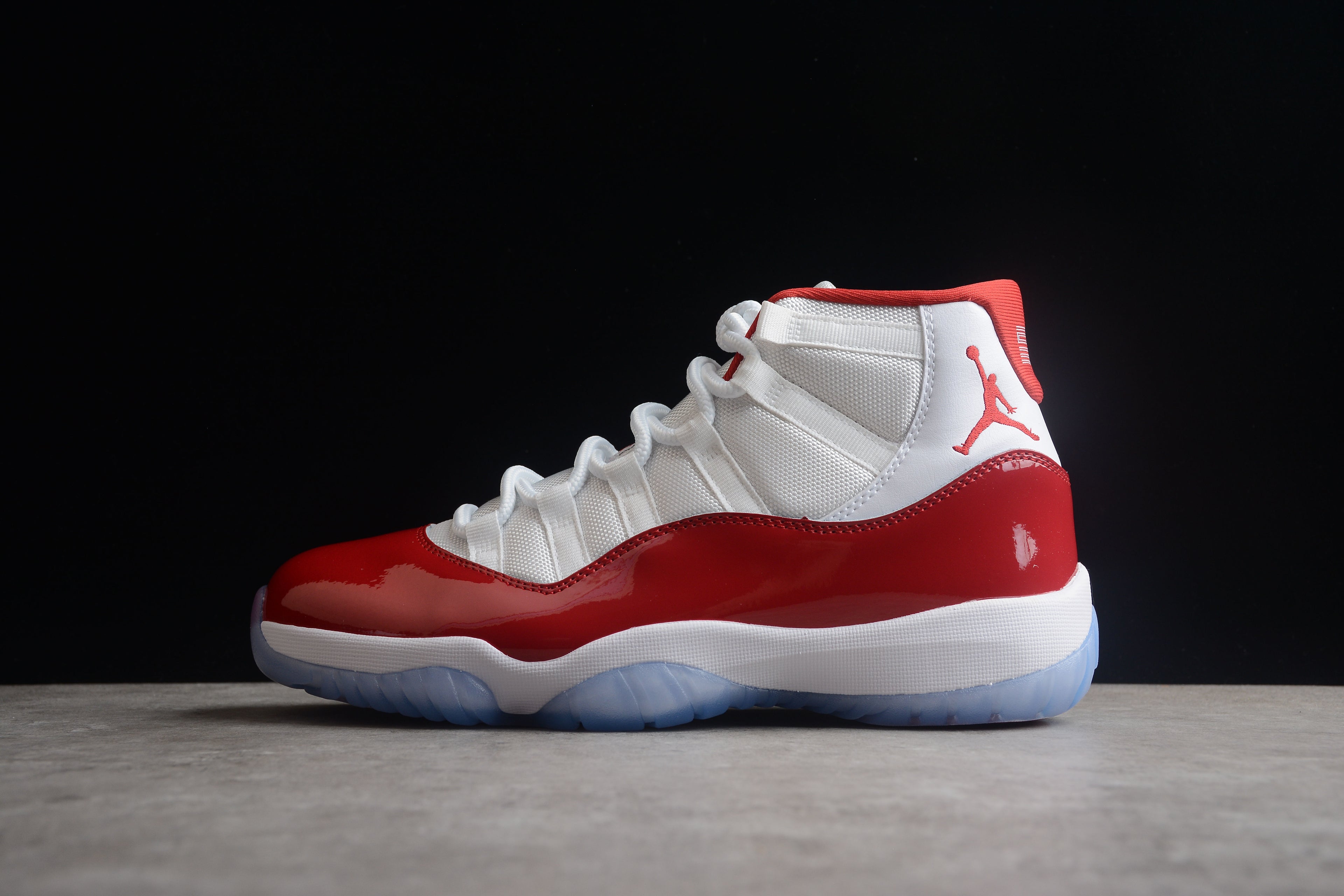 Air Jordan 11 – Rojo / Blanco