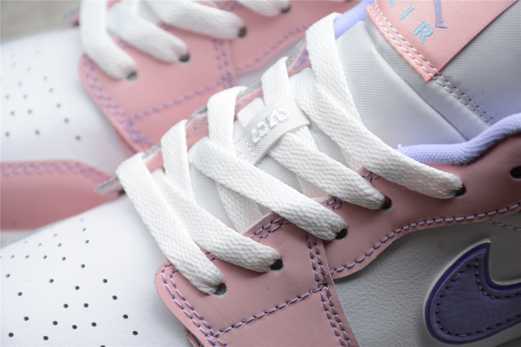 Jordan 1 Low – Rosa / Lila / Blanco