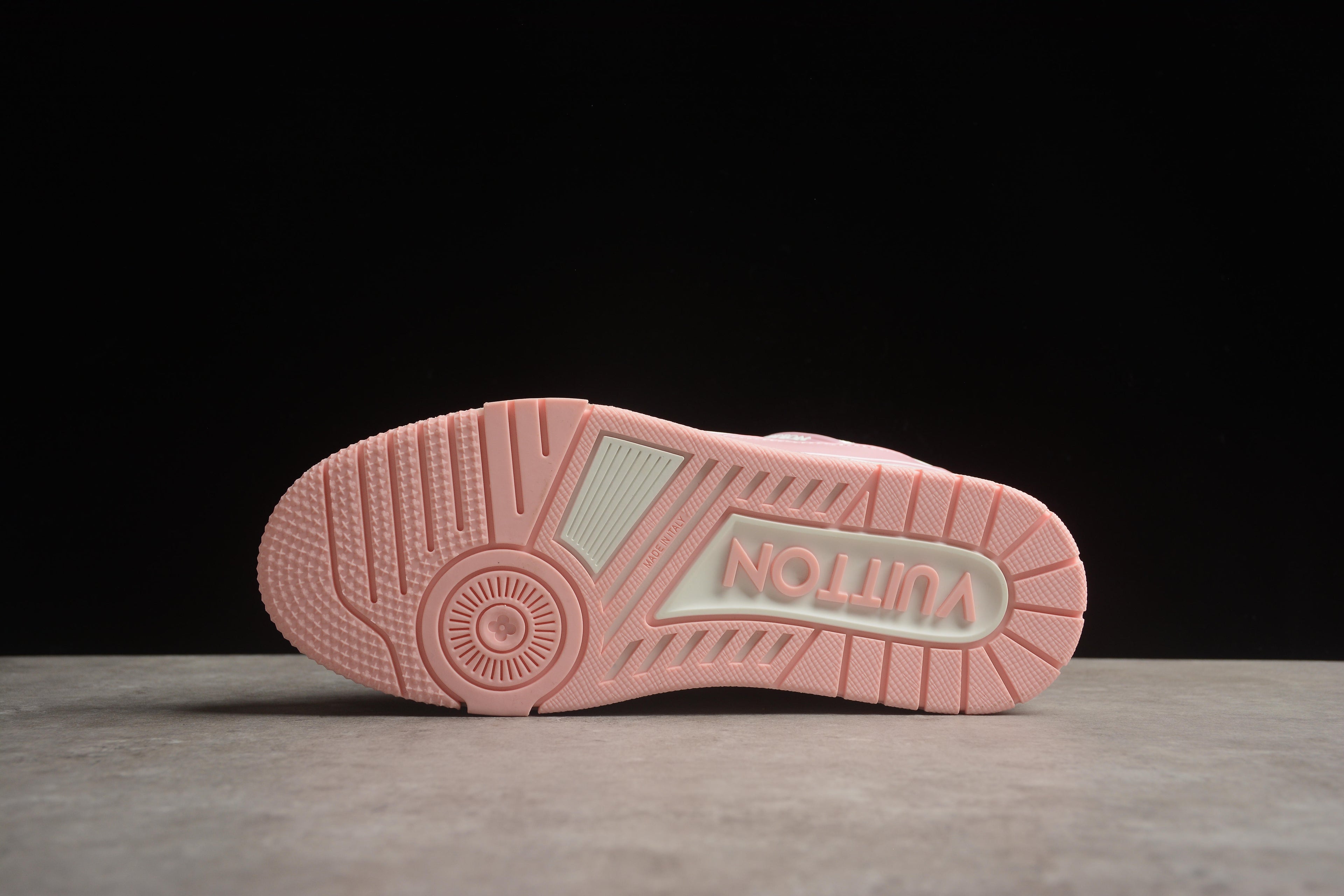 Louis Vuitton Trainer Low – Rosa Claro / Blanco