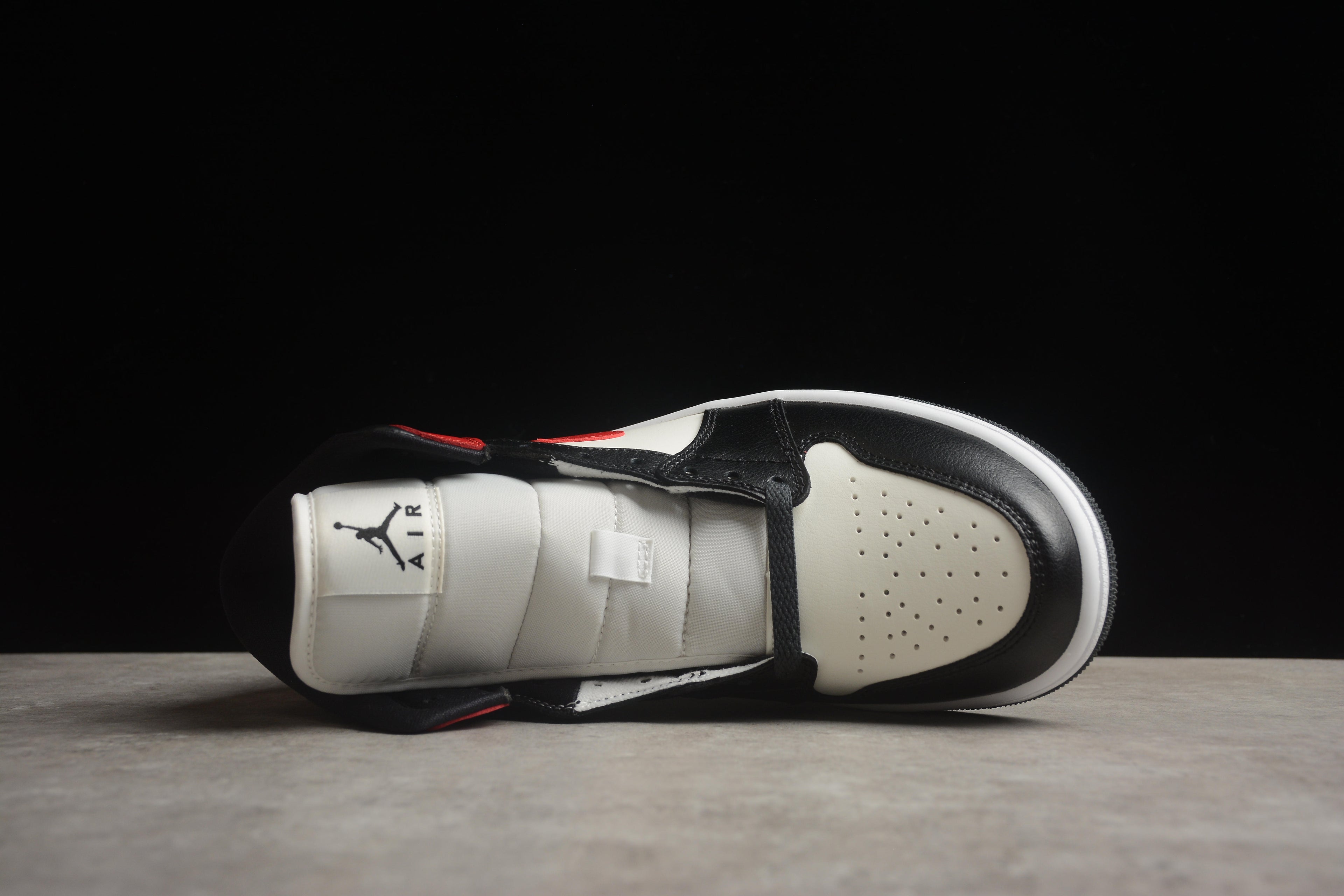 Air Jordan 1 Mid – Rojo / Blanco / Negro