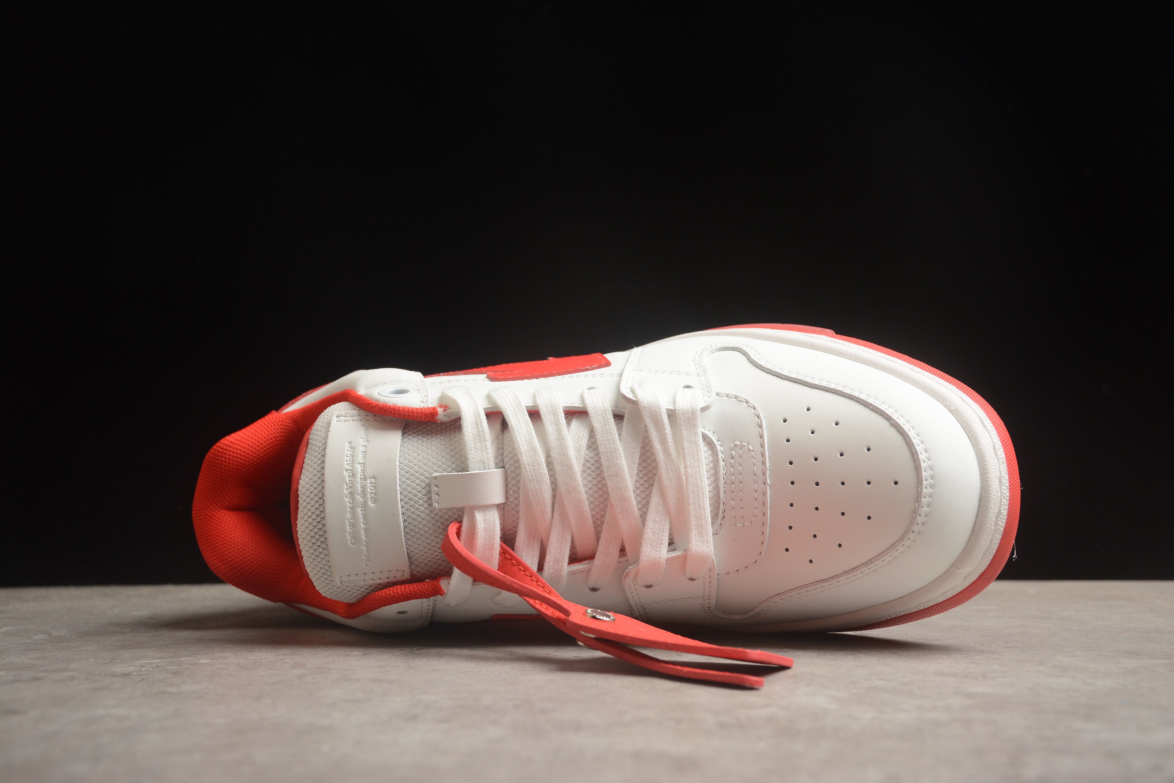 Off-White – Blanco / Rojo