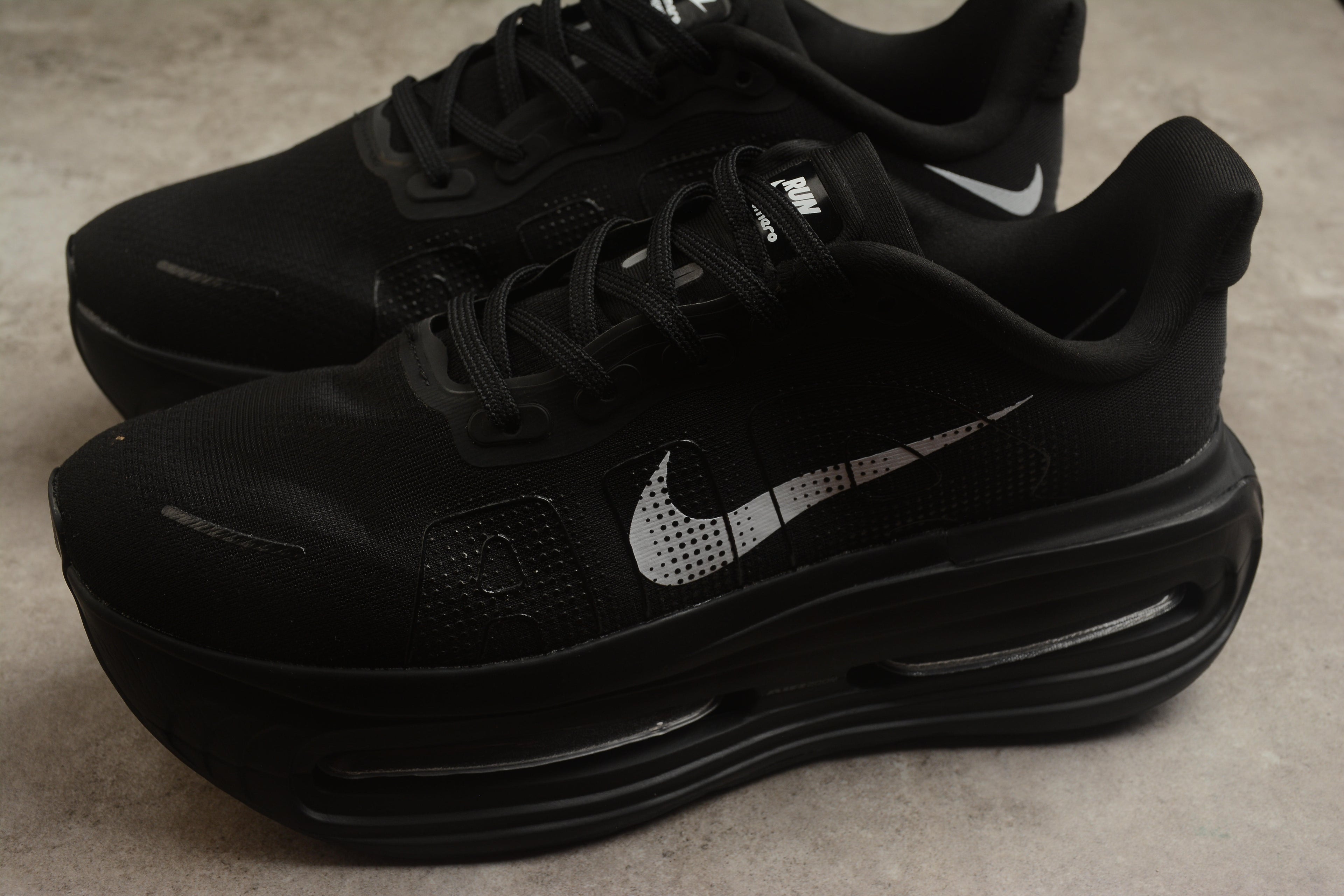Vomero Premium – Negro