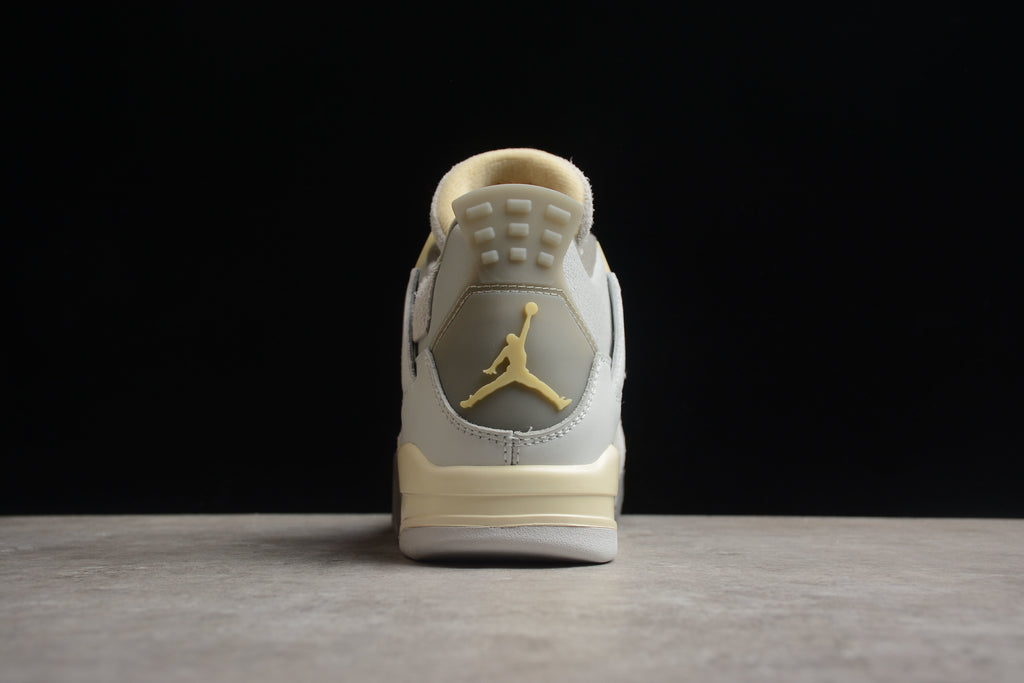 Air Jordan 4 – Gris / Beige