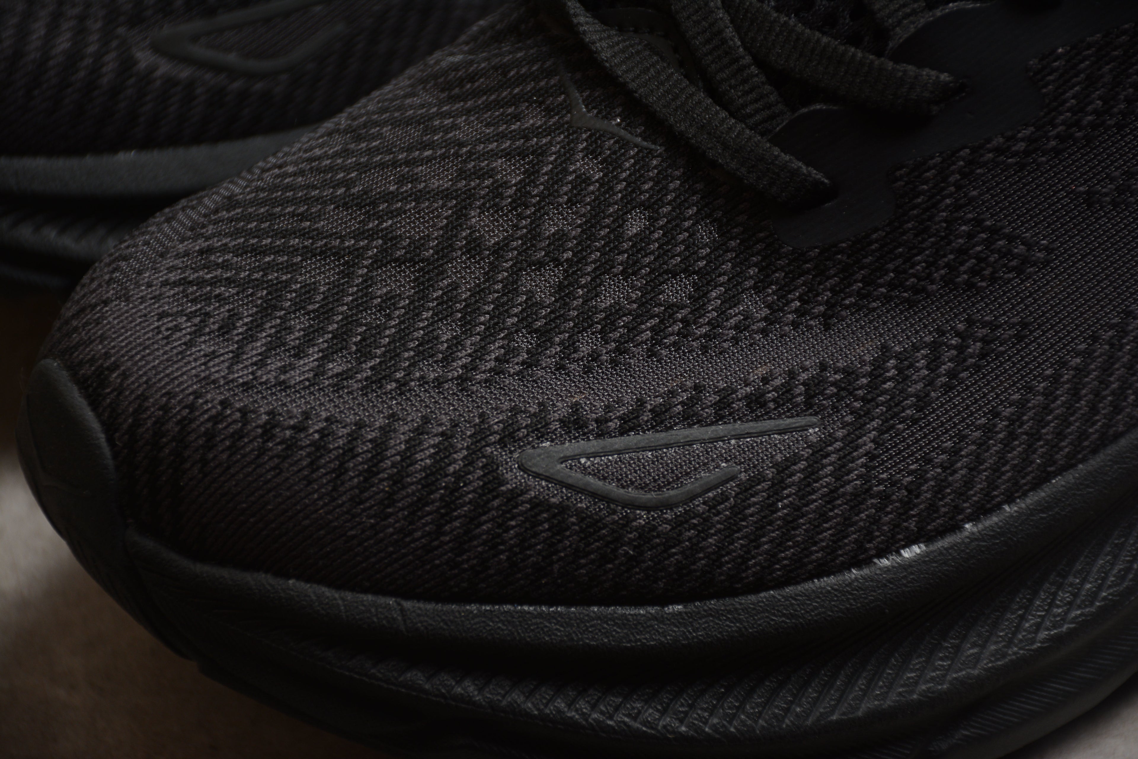 Hoka Clifton 9 – Negro