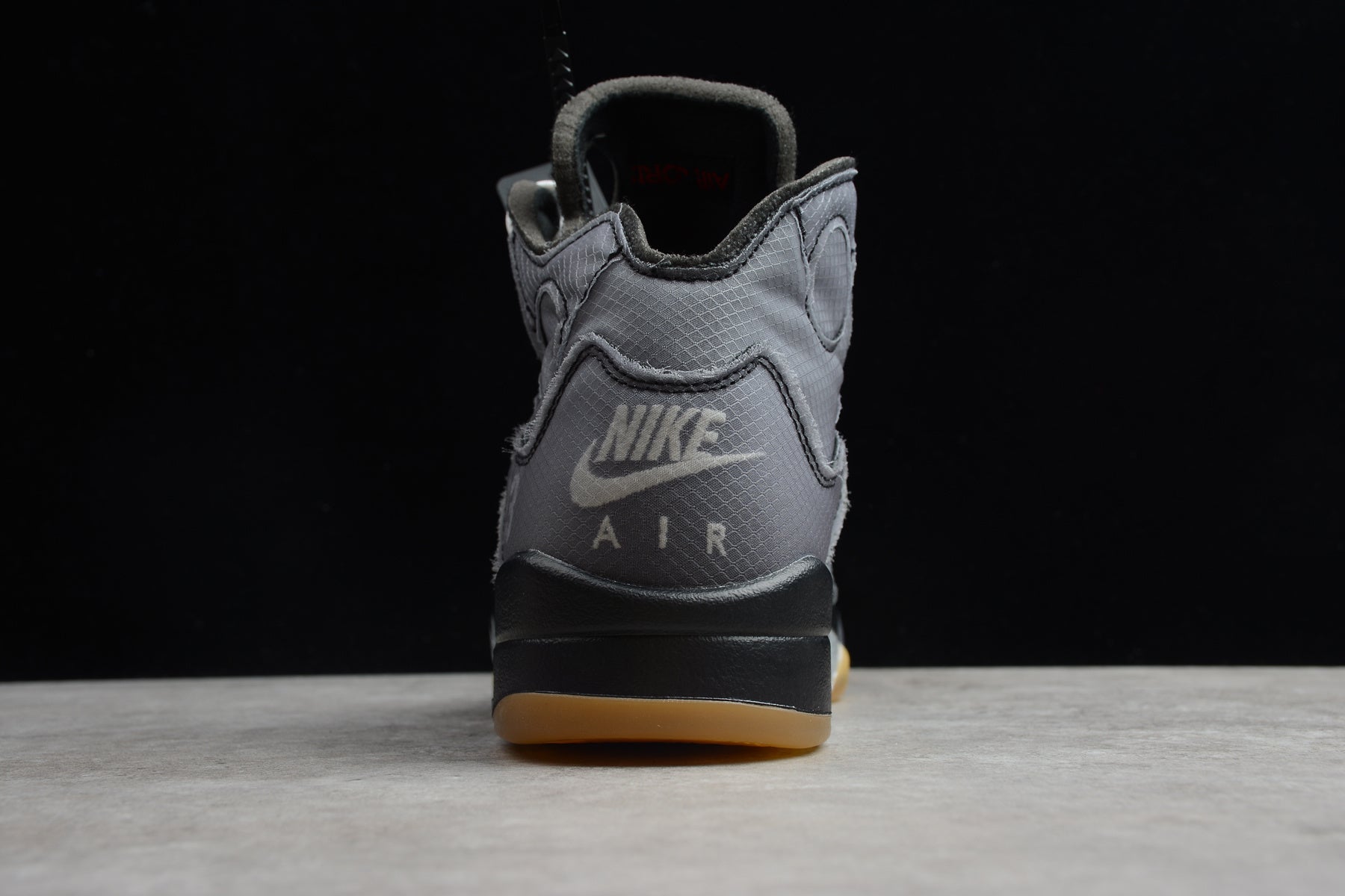 Air Jordan 5 – Gris
