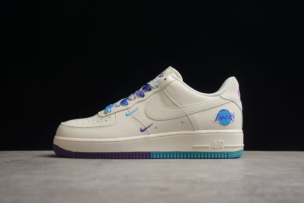 Nike Air Force 1 Low – Blanco / Lila / Azul