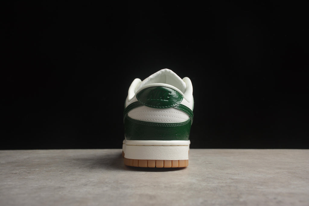 Dunk SB – Verde Oscuro / Blanco
