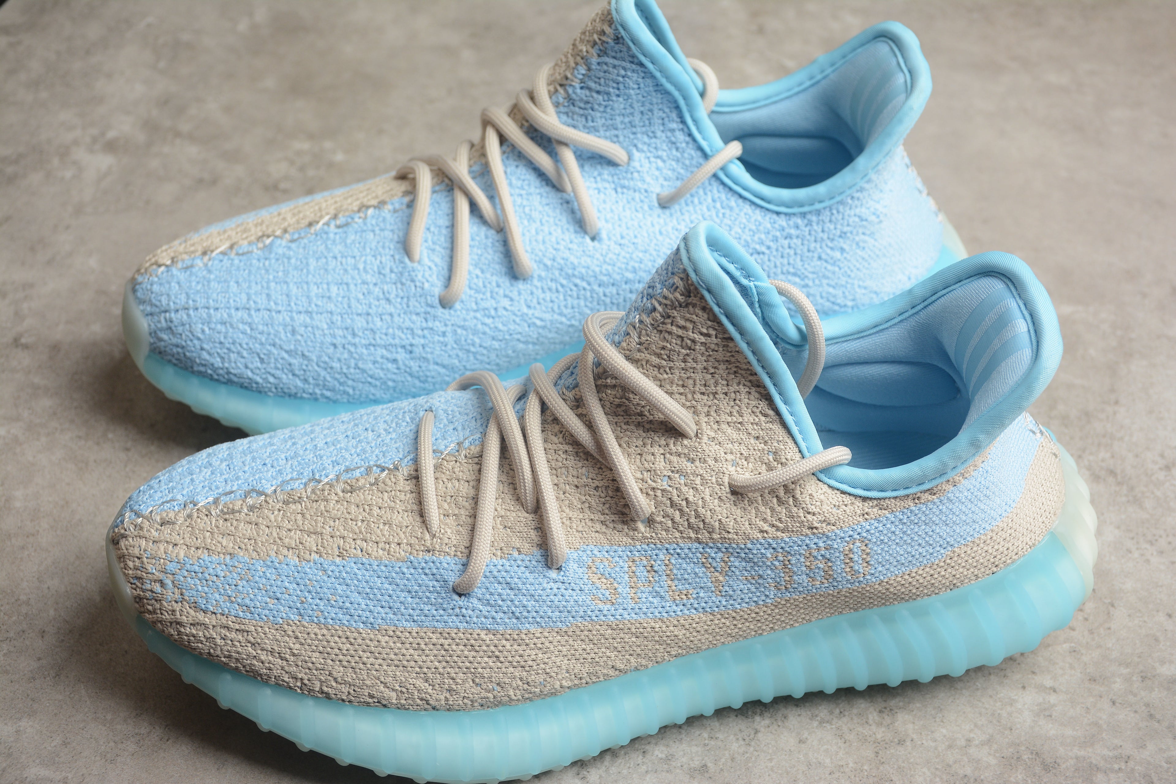 Adidas Yeezy 350 – Gris / Azul