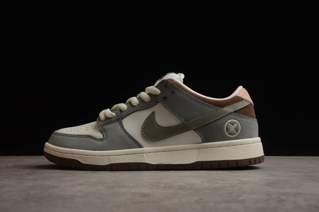 Dunk SB – Gris / Marrón / Rosa