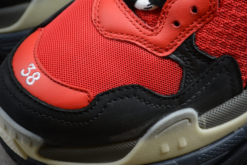 Balenciaga Triple S – Negro / Rojo