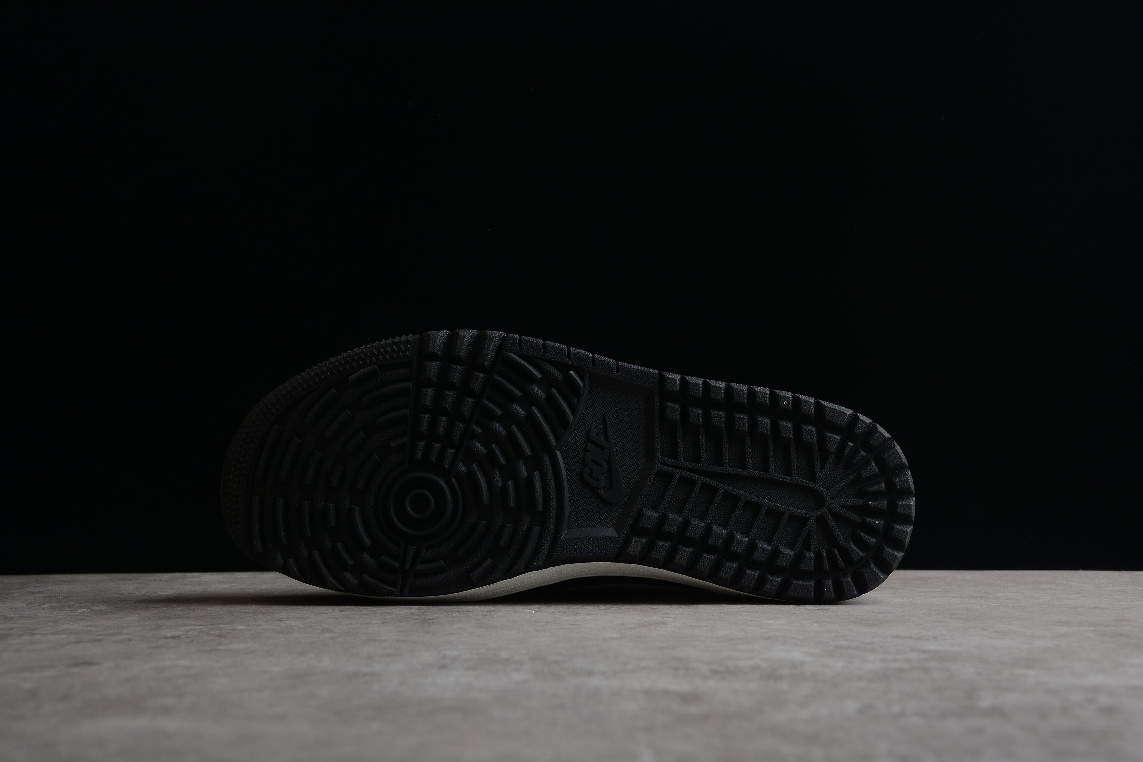 Jordan 1 Low – Negro / Gris