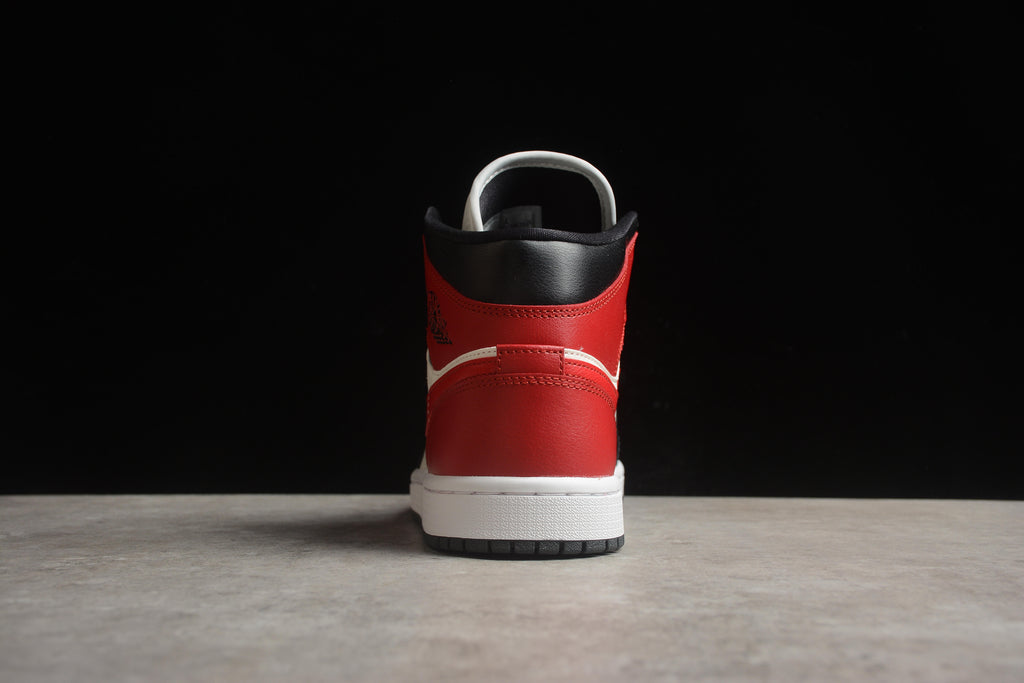 Air Jordan 1 Mid – Rojo / Blanco / Negro