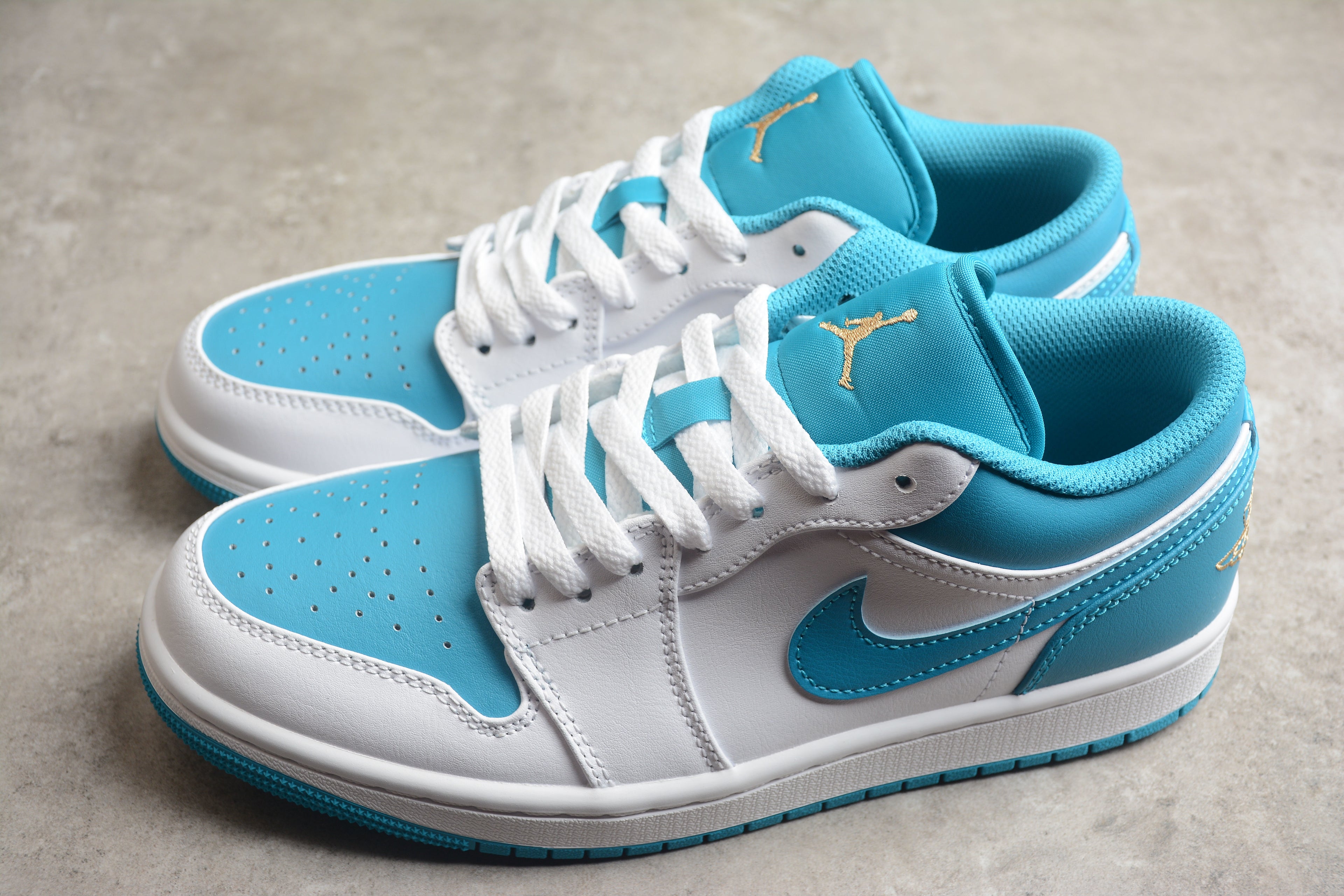 Jordan 1 Low – Azul / Blanco
