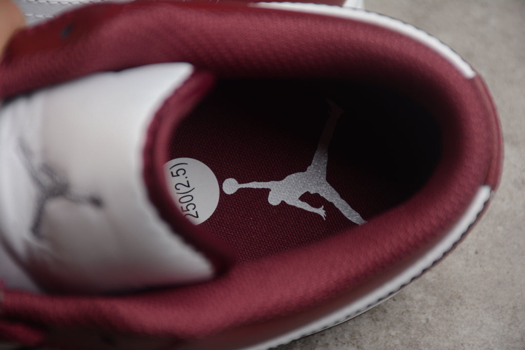 Jordan 1 Low – Granate / Blanco