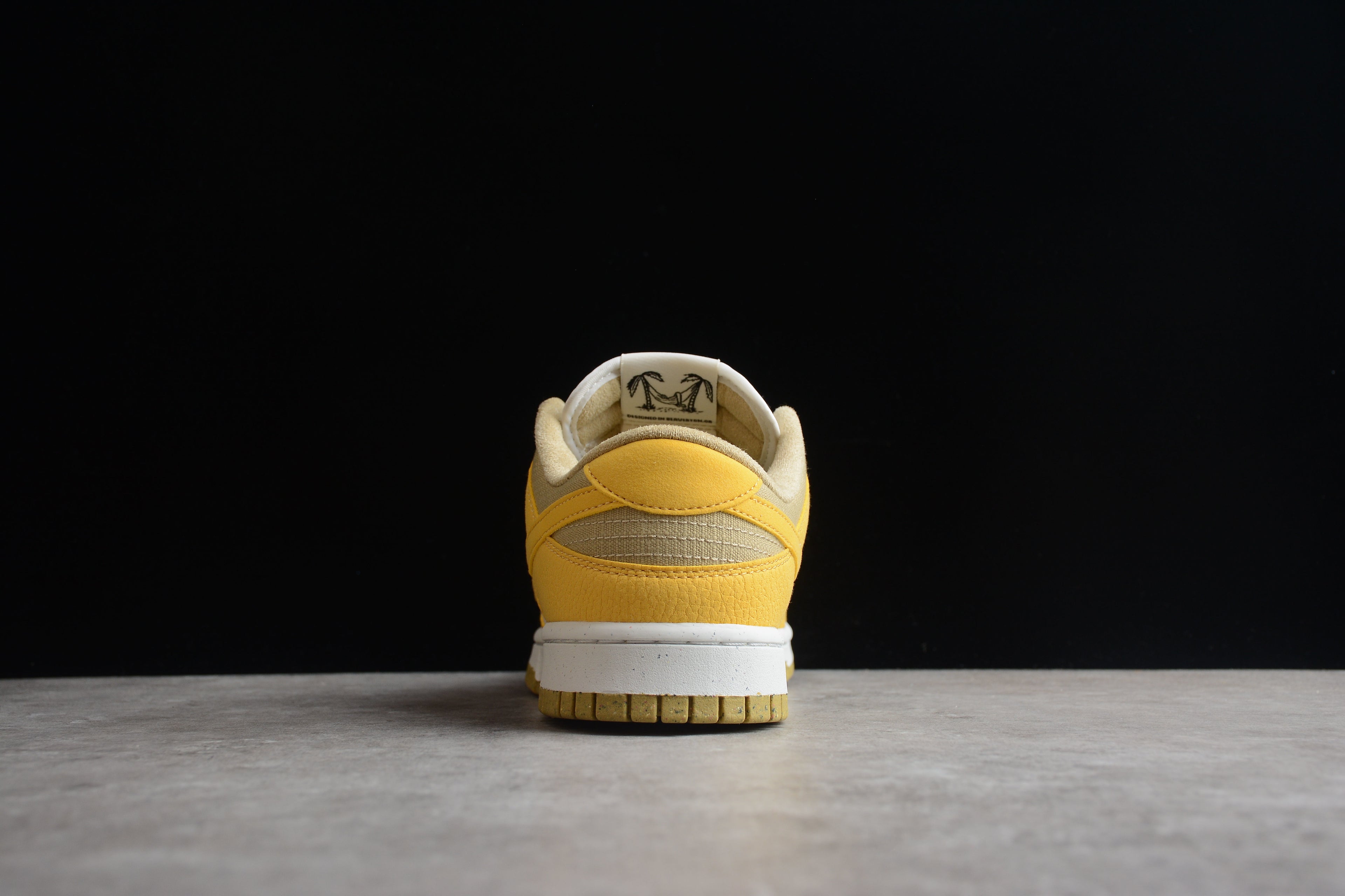 Dunk SB – Amarillo / Blanco / Negro