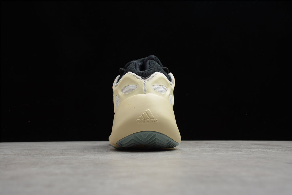 Adidas Yeezy 700 V3 – Beige / Blanco