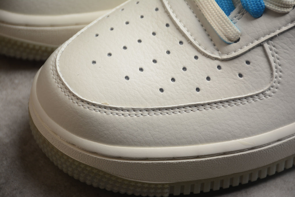 Nike Air Force 1 Low – Blanco / Azul