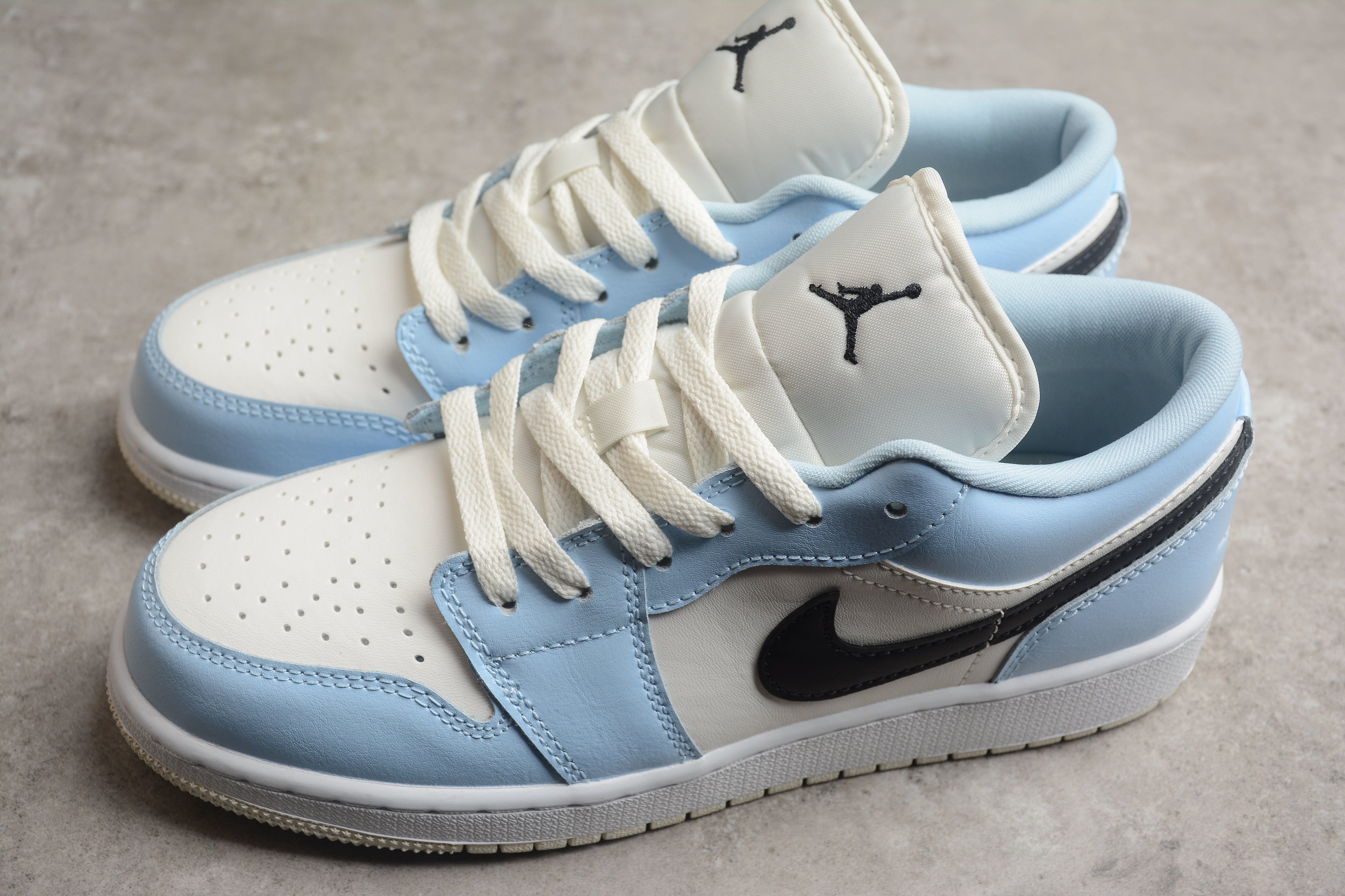 Jordan 1 Low – Azul / Blanco / Negro