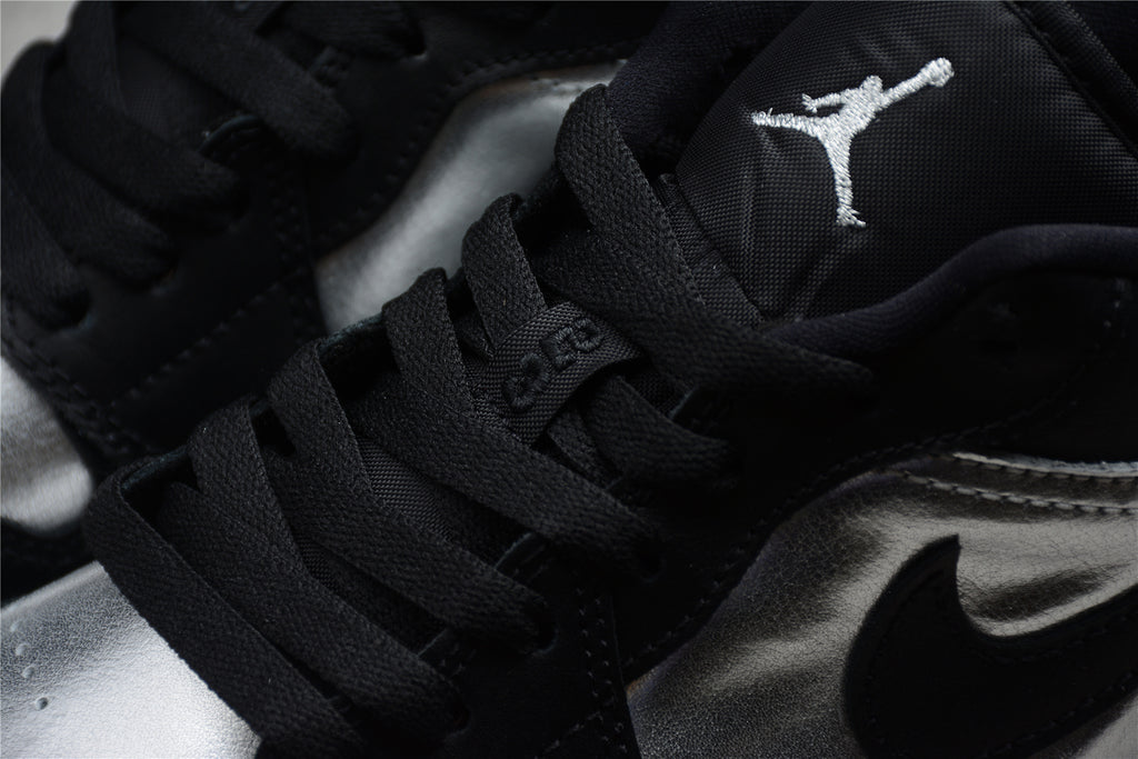 Jordan 1 Low – Negro / Plata