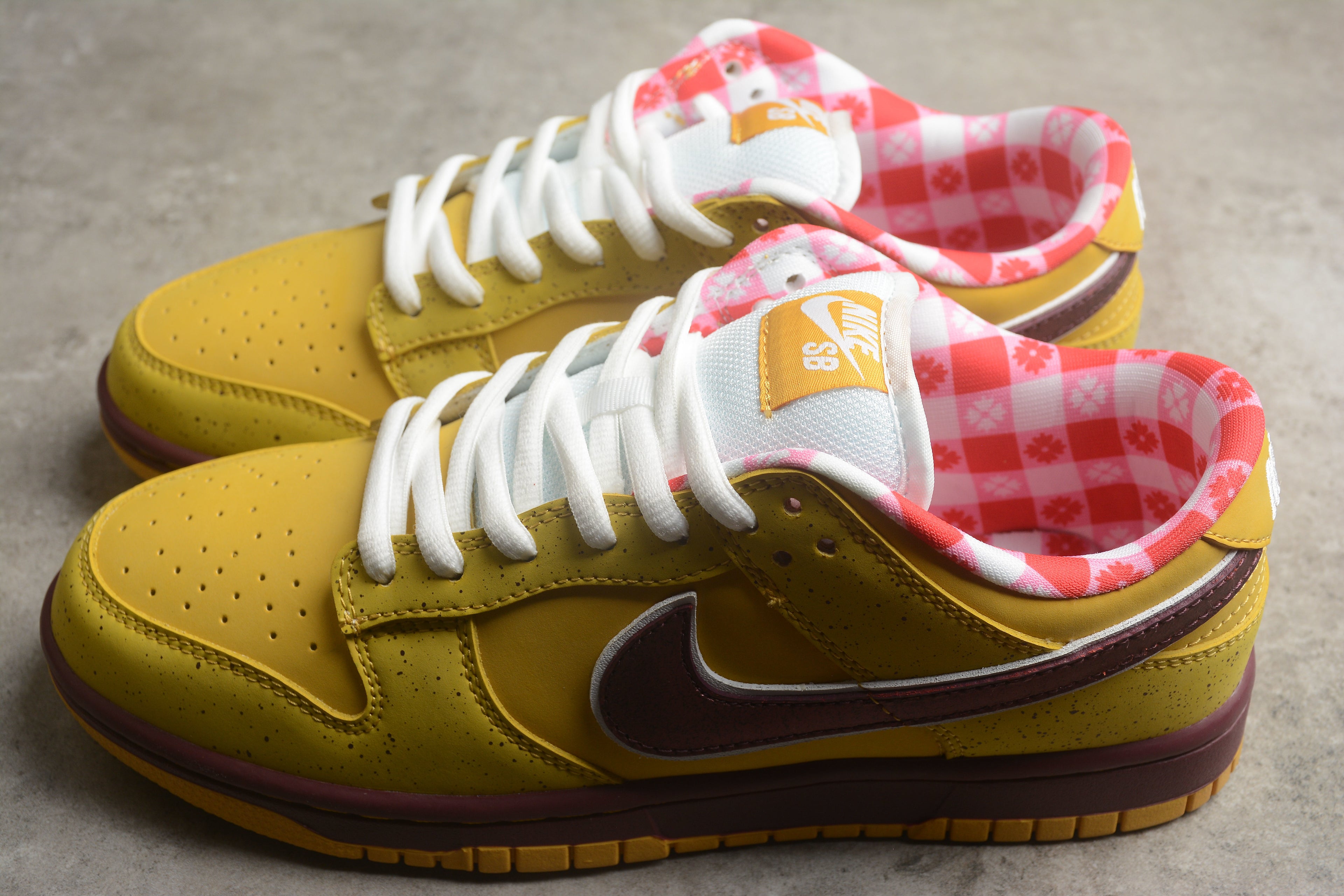 Dunk SB – Amarillo / Granate