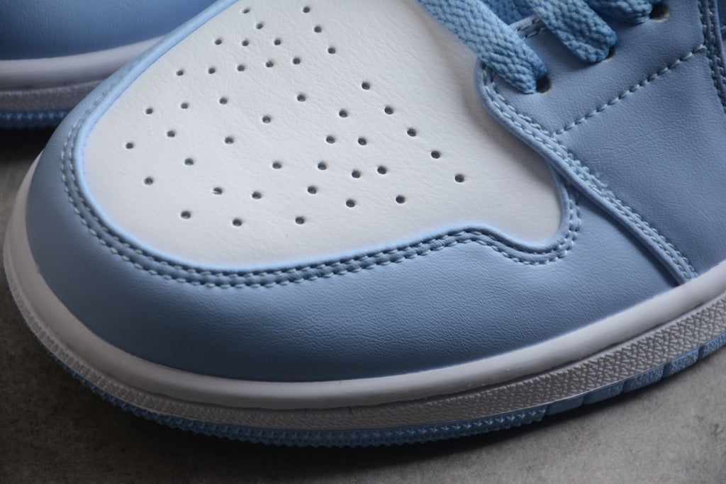Jordan 1 Low – Azul Claro / Blanco