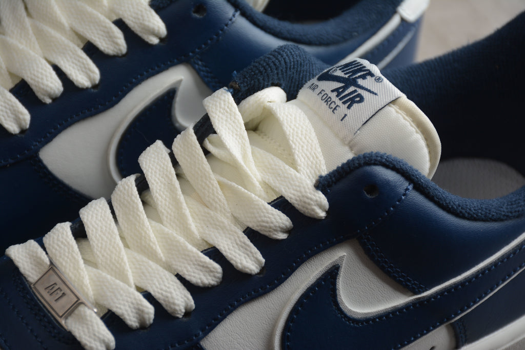 Air Force 1 Low – Azul Oscuro / Blanco